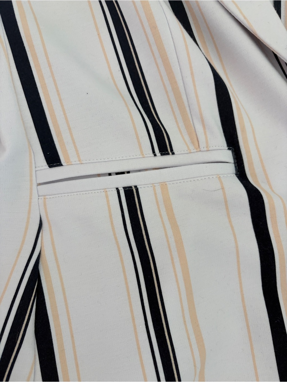GUESS White Striped Open-Front Blazer with Black and Tan Stripes - Picture 3 of 5
